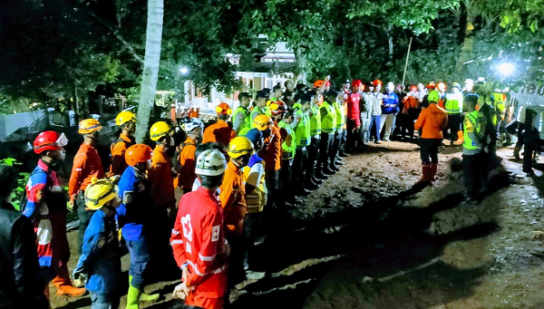 Longsor di Cilacap: 21 Orang Dalam Pencarian
