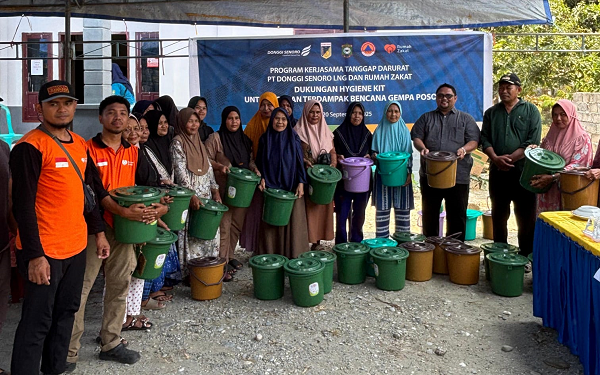 PT Donggi Senoro LNG Bersama Rumah Zakat Salurkan 100 Paket Hygienekit untuk Penyintas Gempa Poso