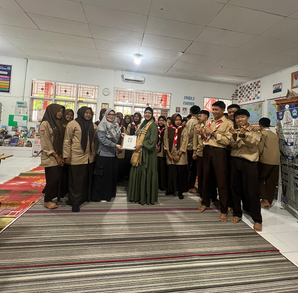 Shirley Idris, Ratu Puisi Tari Malaysia dan Sastri Bakry Mengajar Siswa SMKN 1 dan 2 Padang Panjang 