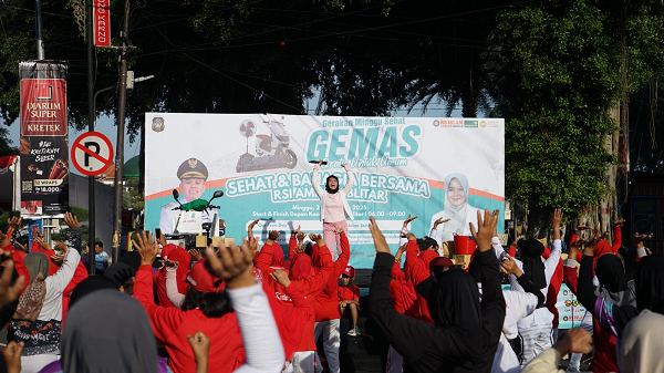 Sinergi Sehat: Walikota Blitar & RSI Aminah Sukses Gelar CFD Massal dengan Layanan Spesialis Gratis gemas.png