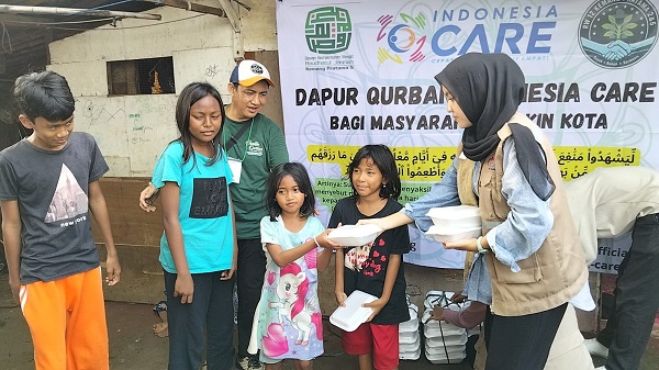 Indonesia CARE Gelar Dapur Qurban, Olah Daging untuk Warga Kampung Pemulung Tanah Abang icare5.jpg